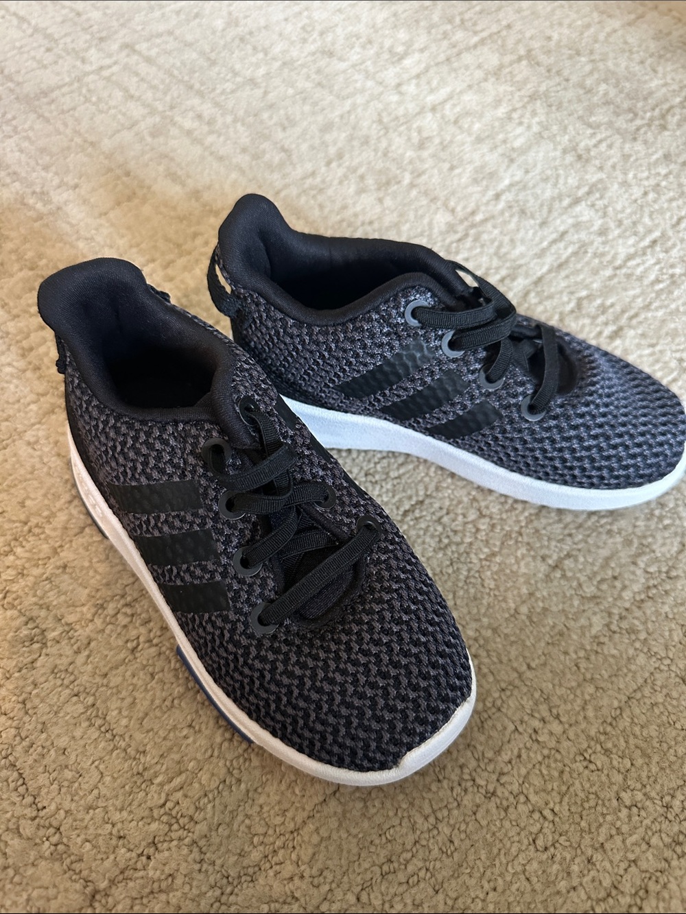 NEW Adidas Kids Lightweight Black Knit Sneakers with White Sole - Picture 2 of 3
